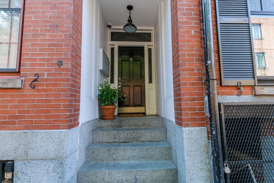 Building Photo - 9 Fayette St