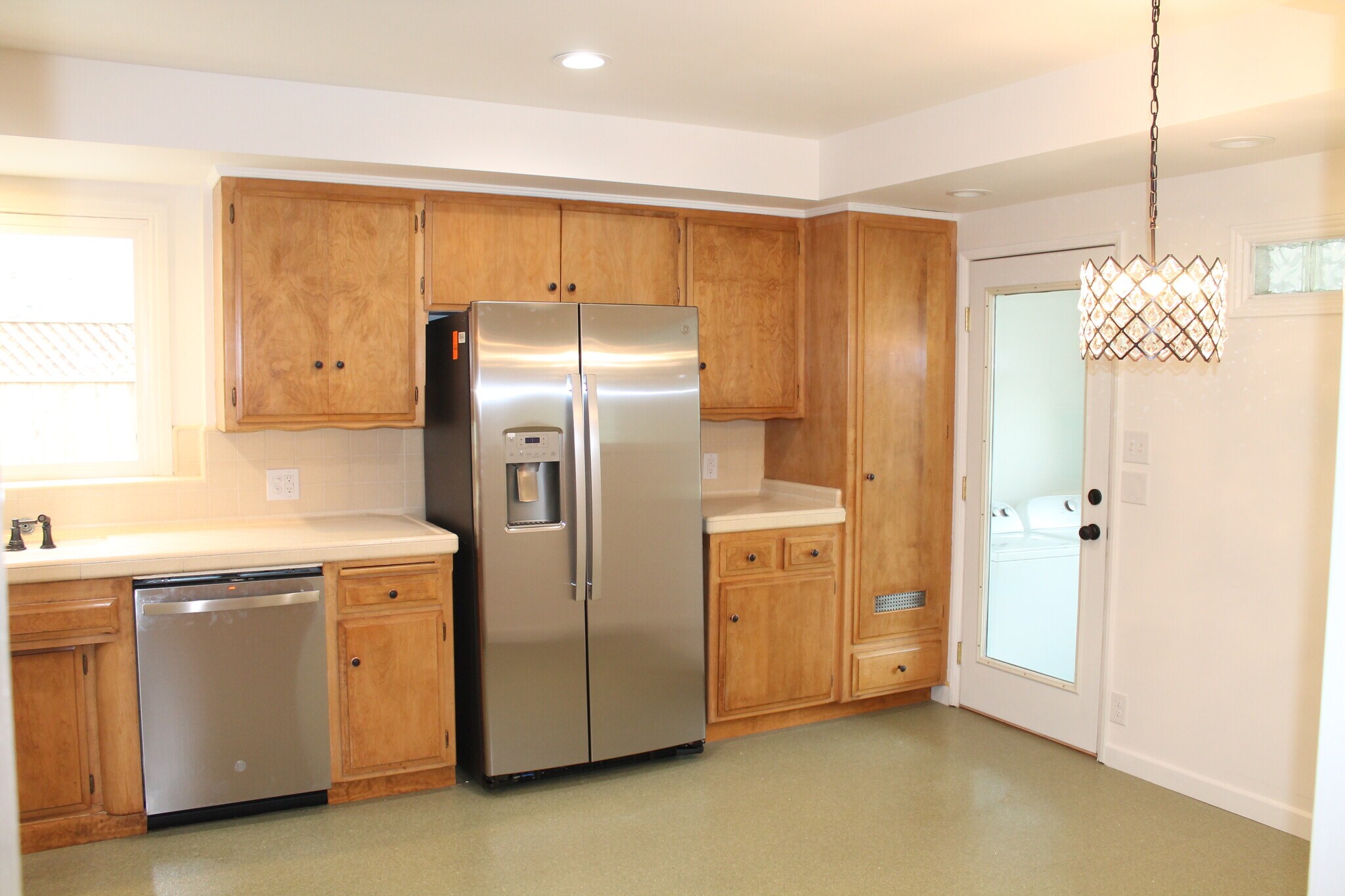 Building Photo - 530 E Grinnell Dr