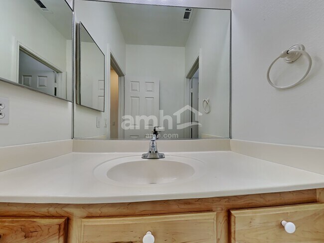 Building Photo - 541 Kavanagh Pl