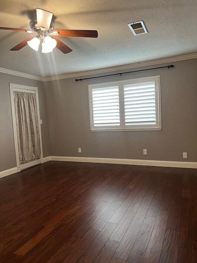 Building Photo - FAIR OAKS BEAUTY WITH POOL, SPA & SOLAR!!