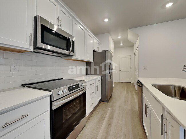 Building Photo - 5245 Turnstone St SE