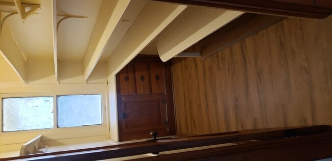 Building Photo - 1811 S Komensky Ave