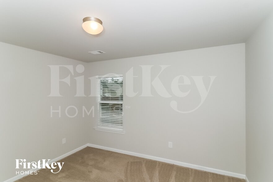 Building Photo - 325 Stoney Hollow Rd