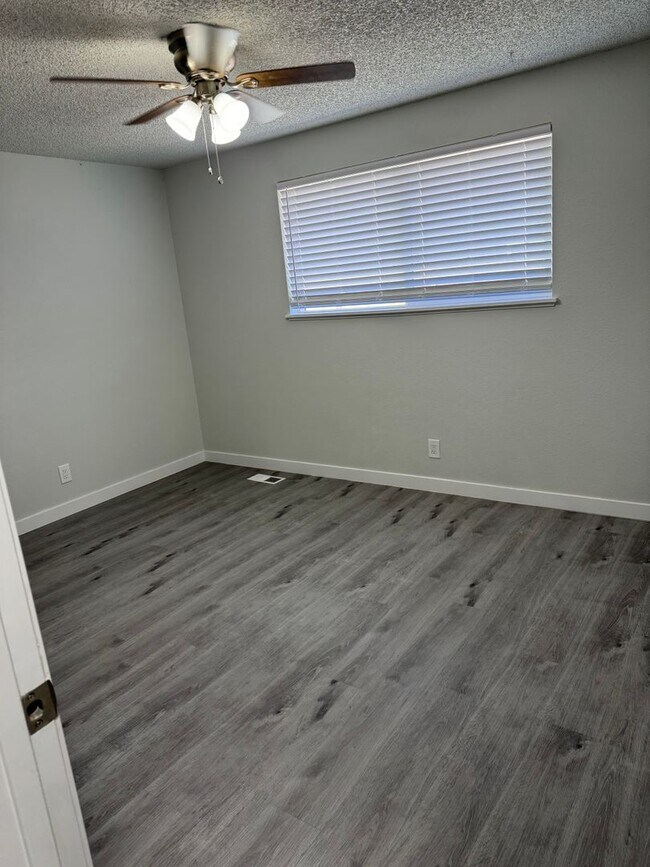 Building Photo - Stylish Modern 3 bed 2 bath house