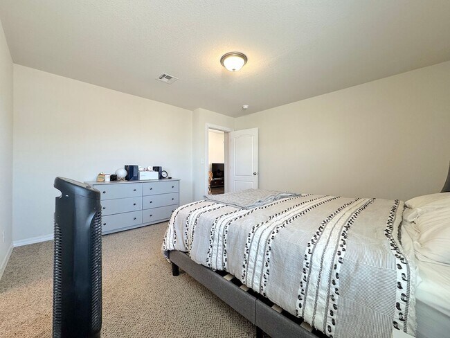 Building Photo - East El Paso 3 bed Refrig A/C w/Solar Panels!