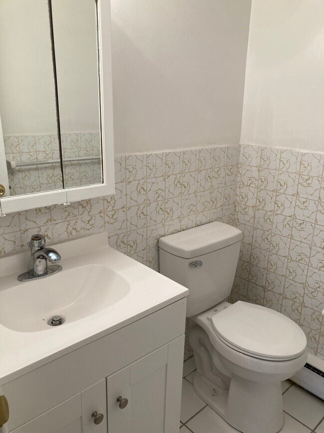 Half bath - 730 Ohio Pike