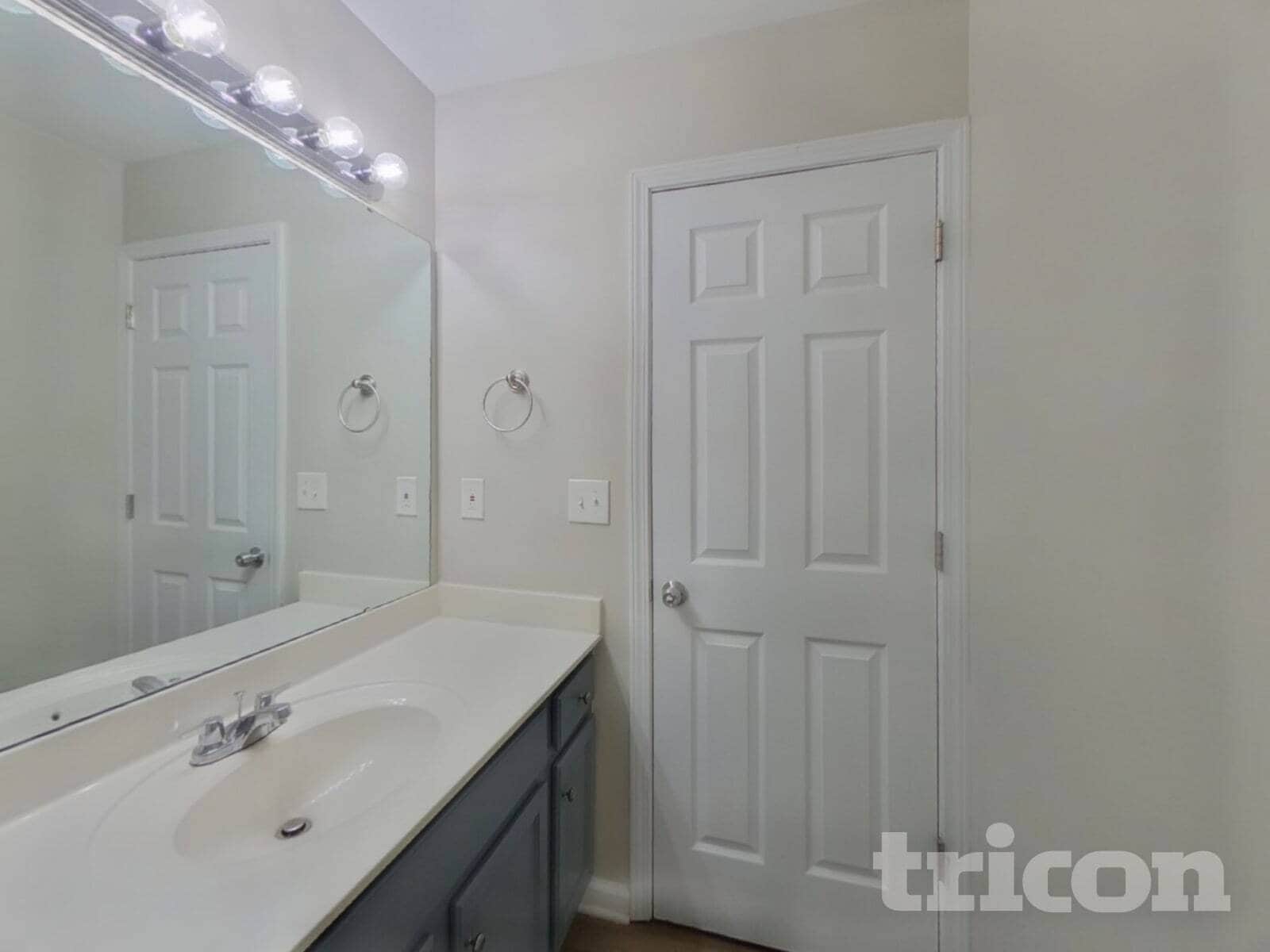 Building Photo - 215 Harrowfield Heights