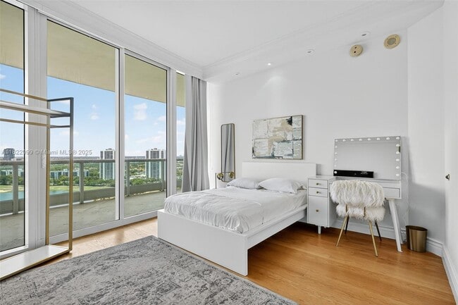 Building Photo - 20155 NE 38th Ct