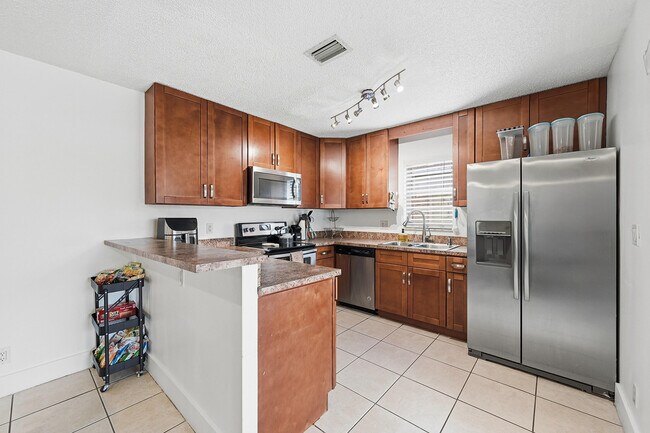 Building Photo - 2498 NW 99th Ave