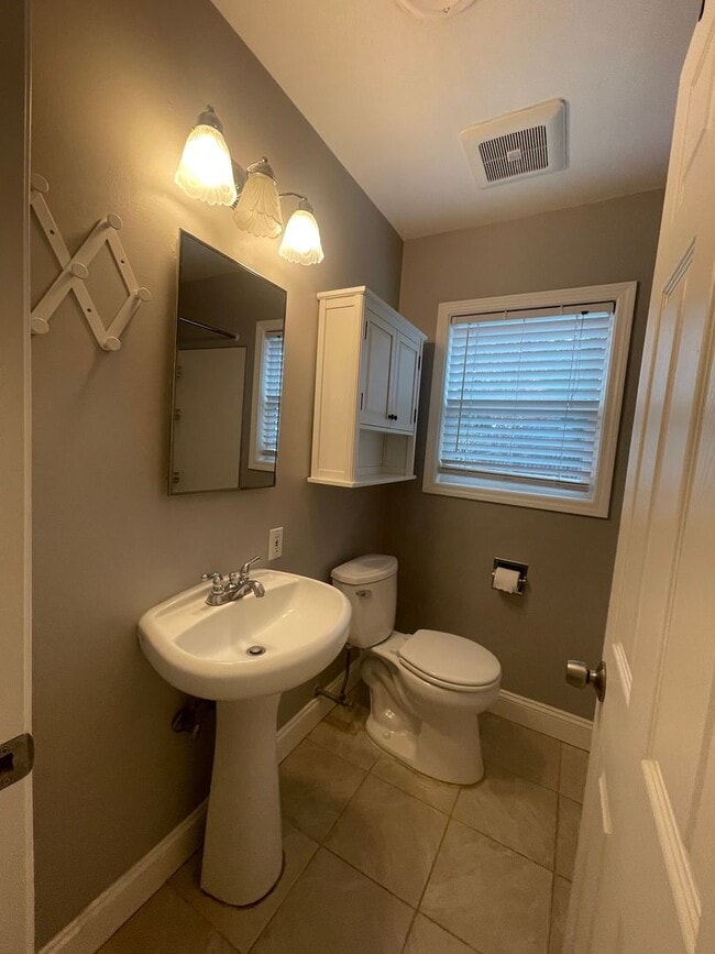 Building Photo - Bright, Updated Home with Garage, Laundry, and Private Yard