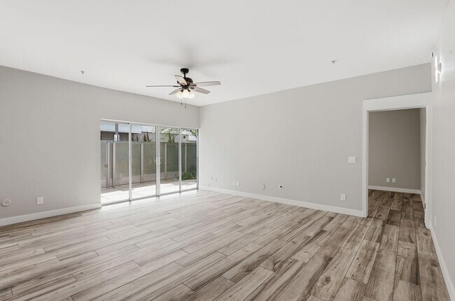 Building Photo - 1111 W University Dr