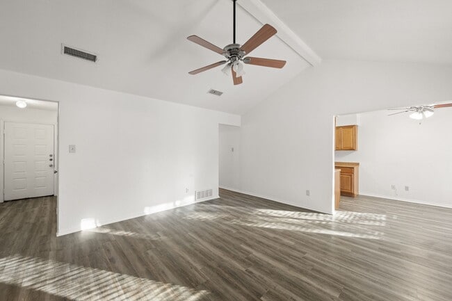 Building Photo - 7509 Echo Hill Dr