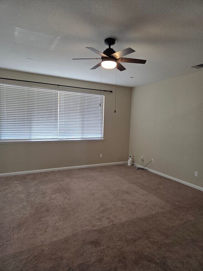 Building Photo - 1443 Greenbrier Dr