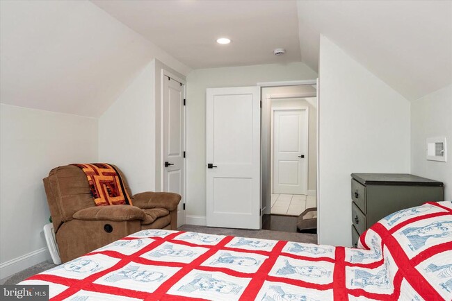 Building Photo - 741 Silver Creek Rd