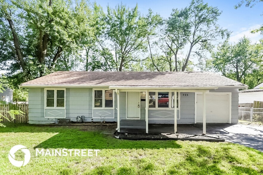 Primary Photo - 705 W Marcia Ave