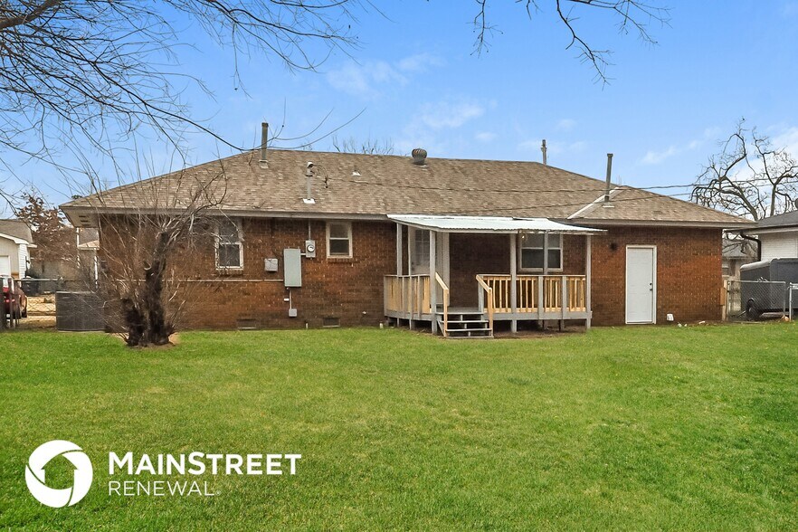 Building Photo - 6909 NW 59th St