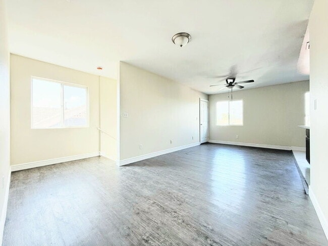 Building Photo - 846 W 55th St