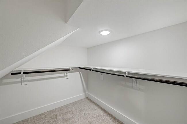 Building Photo - 3038 Live Oak St
