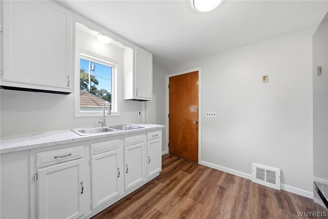 Building Photo - 66 Cleveland Dr