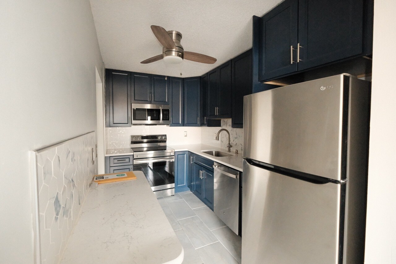 Building Photo - 10 N Wood Ave