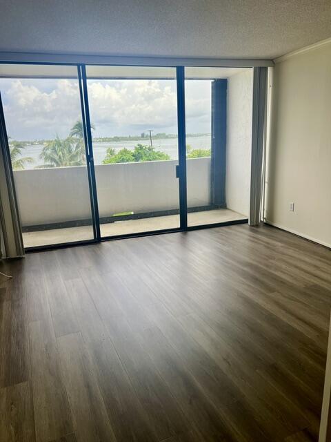 Building Photo - 5200 N Flagler Dr