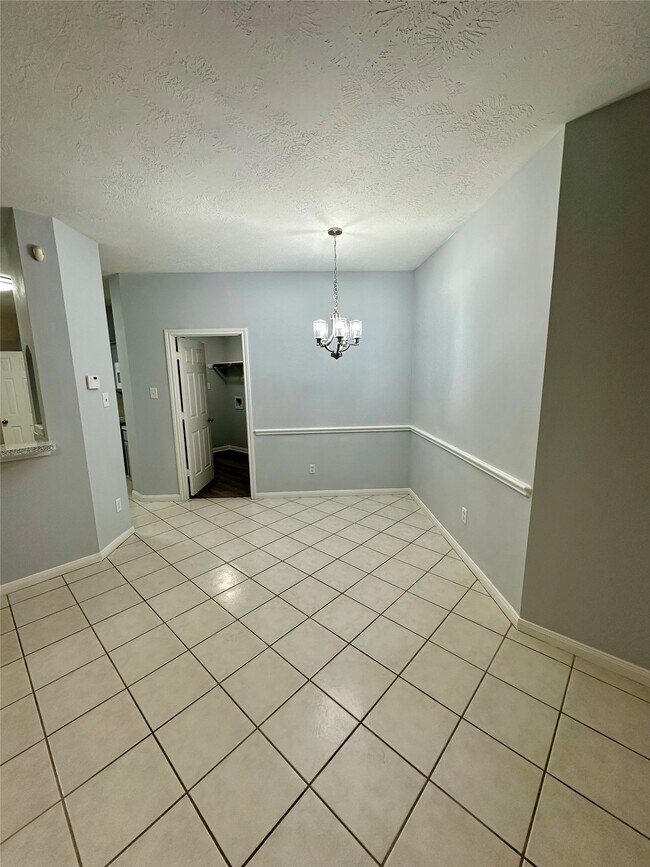 Building Photo - 8810 Barron Wood Cir E