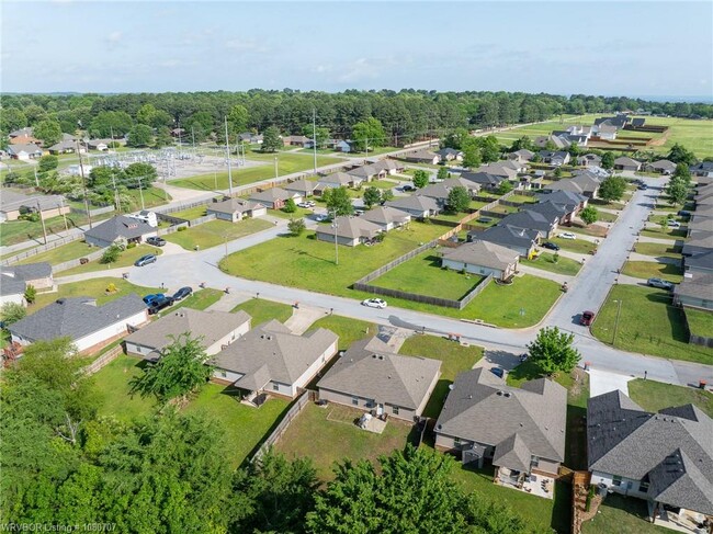 Building Photo - 2409 Crestview Ln