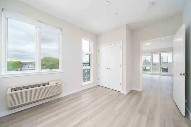 Building Photo - 16 Bennett St