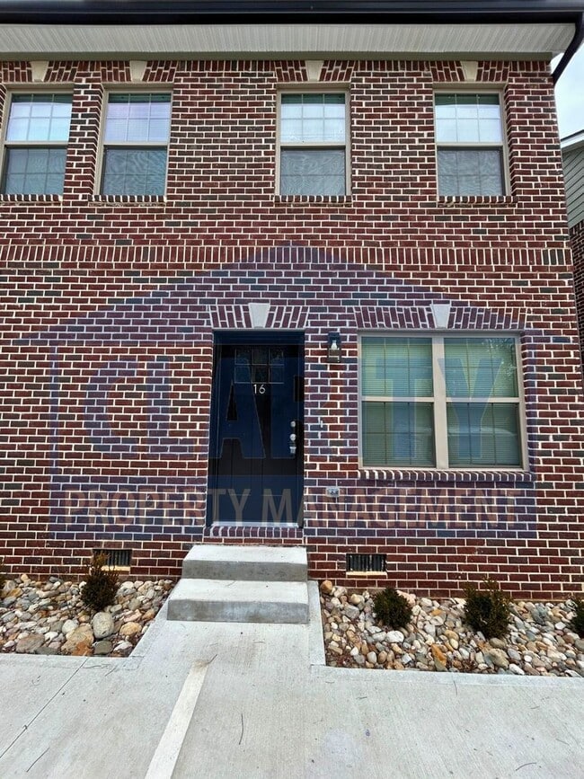 Building Photo - Two bedroom townhome in great, central location!