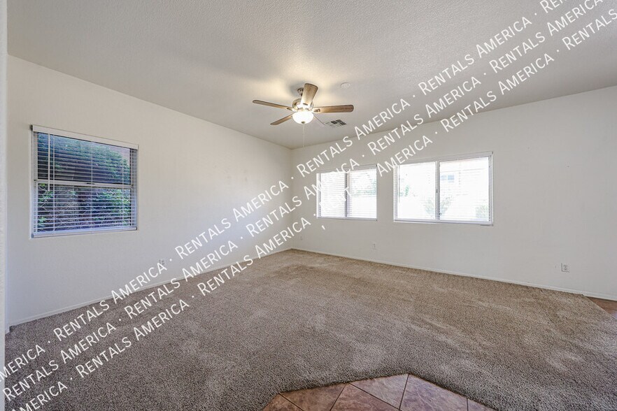 Building Photo - 14300 W Weldon Ave