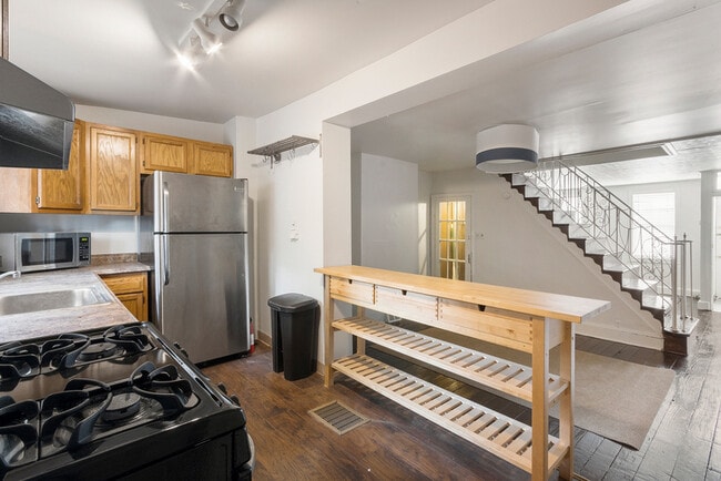 Building Photo - 2041 Pemberton St