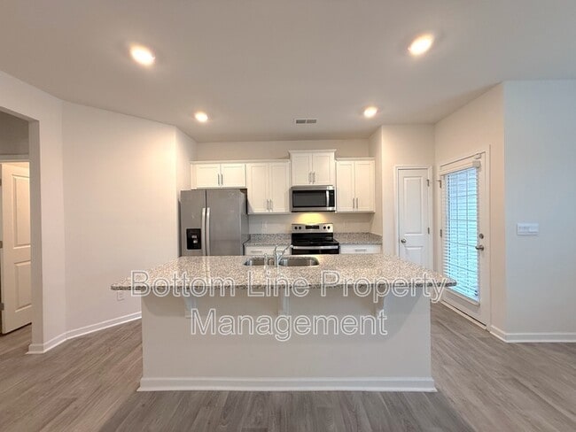 Building Photo - 8109 Murray Br Dr