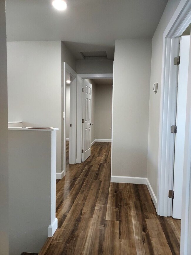 Building Photo - 2 Story Remodeled Single-Family Home in Po...