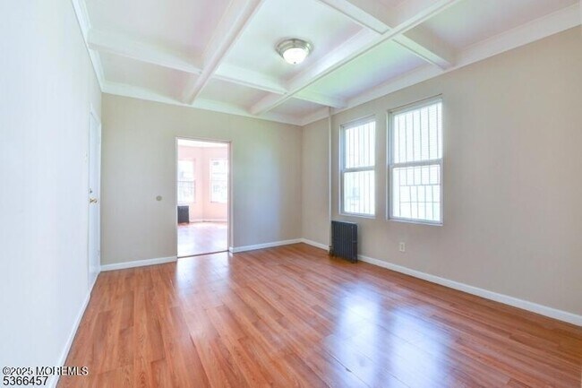 Building Photo - 307 21st St