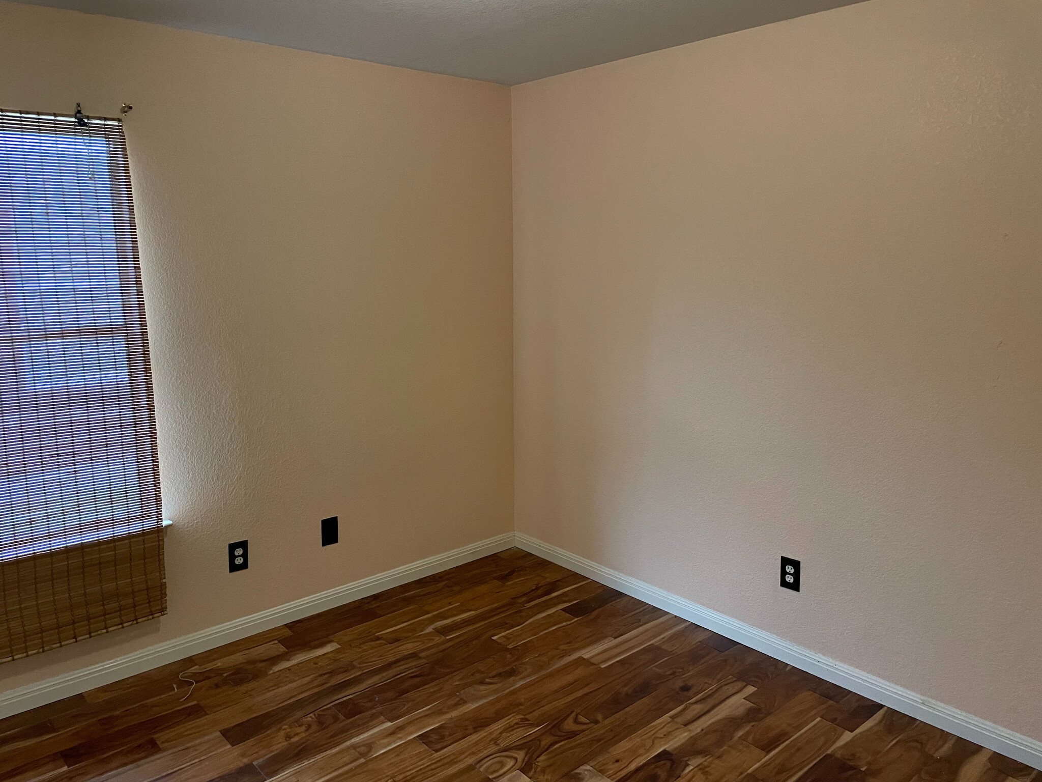 Building Photo - Room in House on Haleys Way