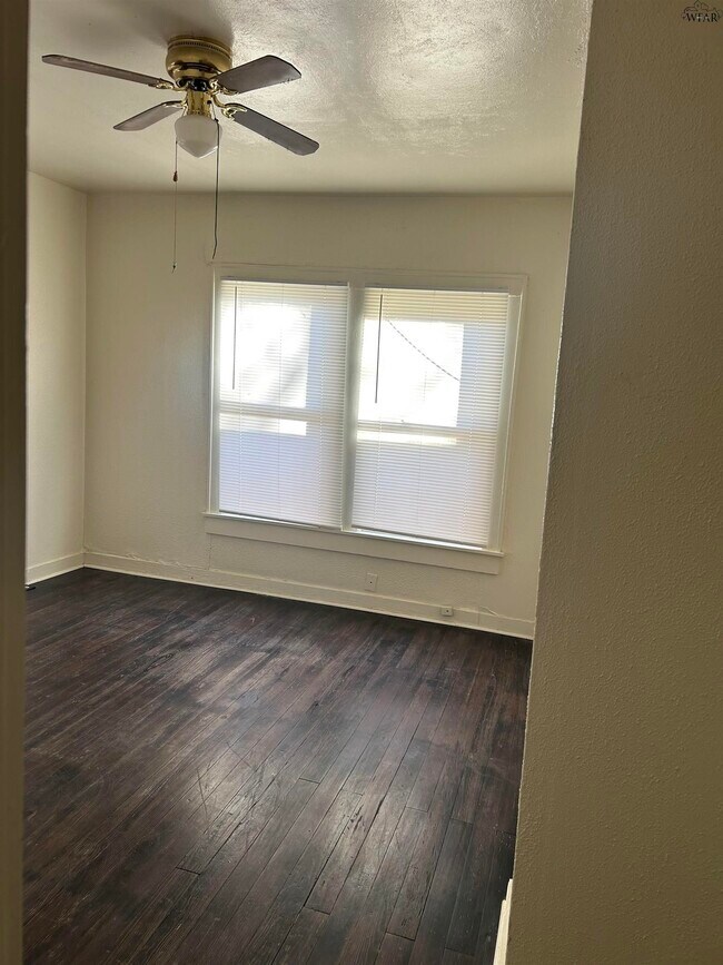 Building Photo - 1643 Pearl Ave