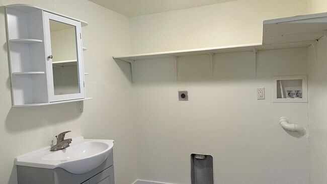 Building Photo - 362 E 1500 S