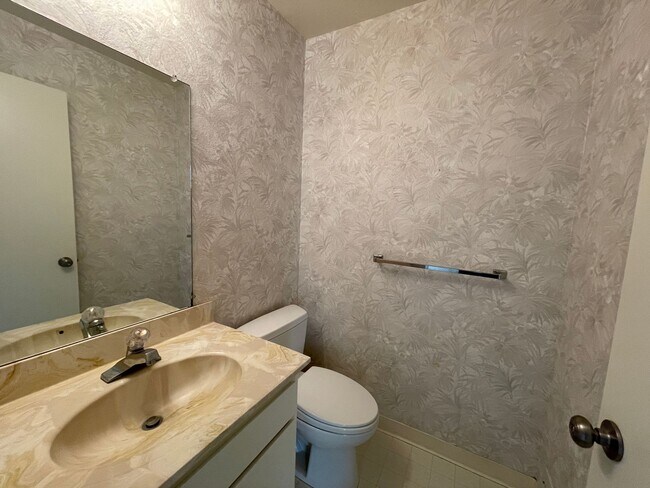 Building Photo - 3bd/2ba - Santa Clara Townhouse with 2 Car Garage