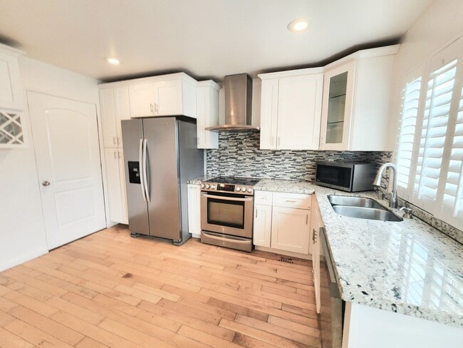 Building Photo - Updated 4 bedroom home