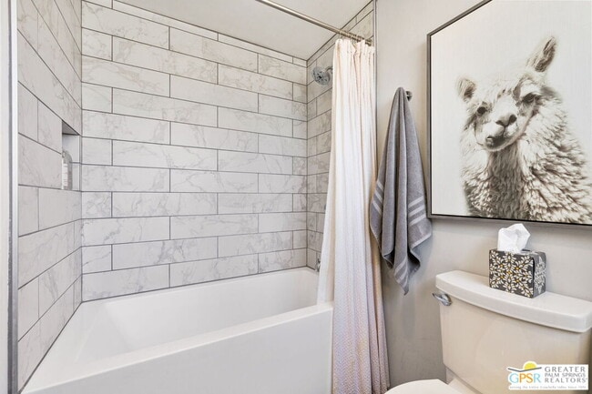 Building Photo - 2267 N San Antonio Rd