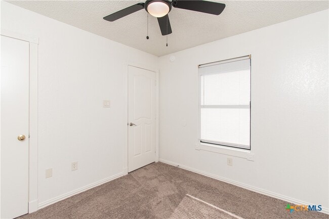 Building Photo - 2104 Corona Dr
