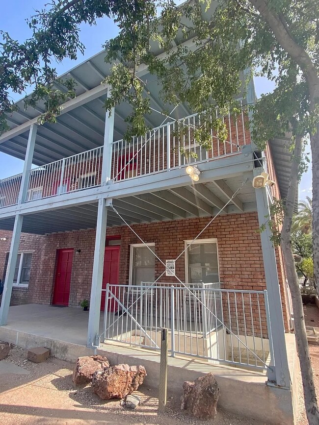 Building Photo - 503 E University Blvd