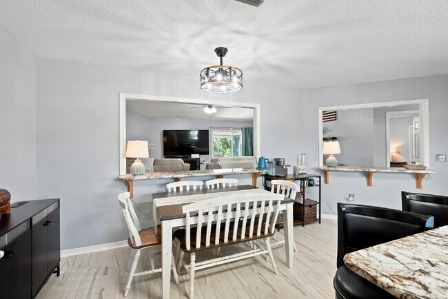 Building Photo - "Charming Pet Friendly 4-Bed Oasis in South Crestview with $500.00 Off First Full Months Rent!"