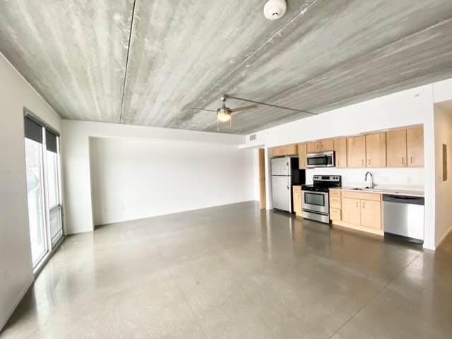 Building Photo - 350 E Locust St