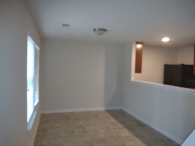 Building Photo - Super Four bedroom home in Northeast Colum...