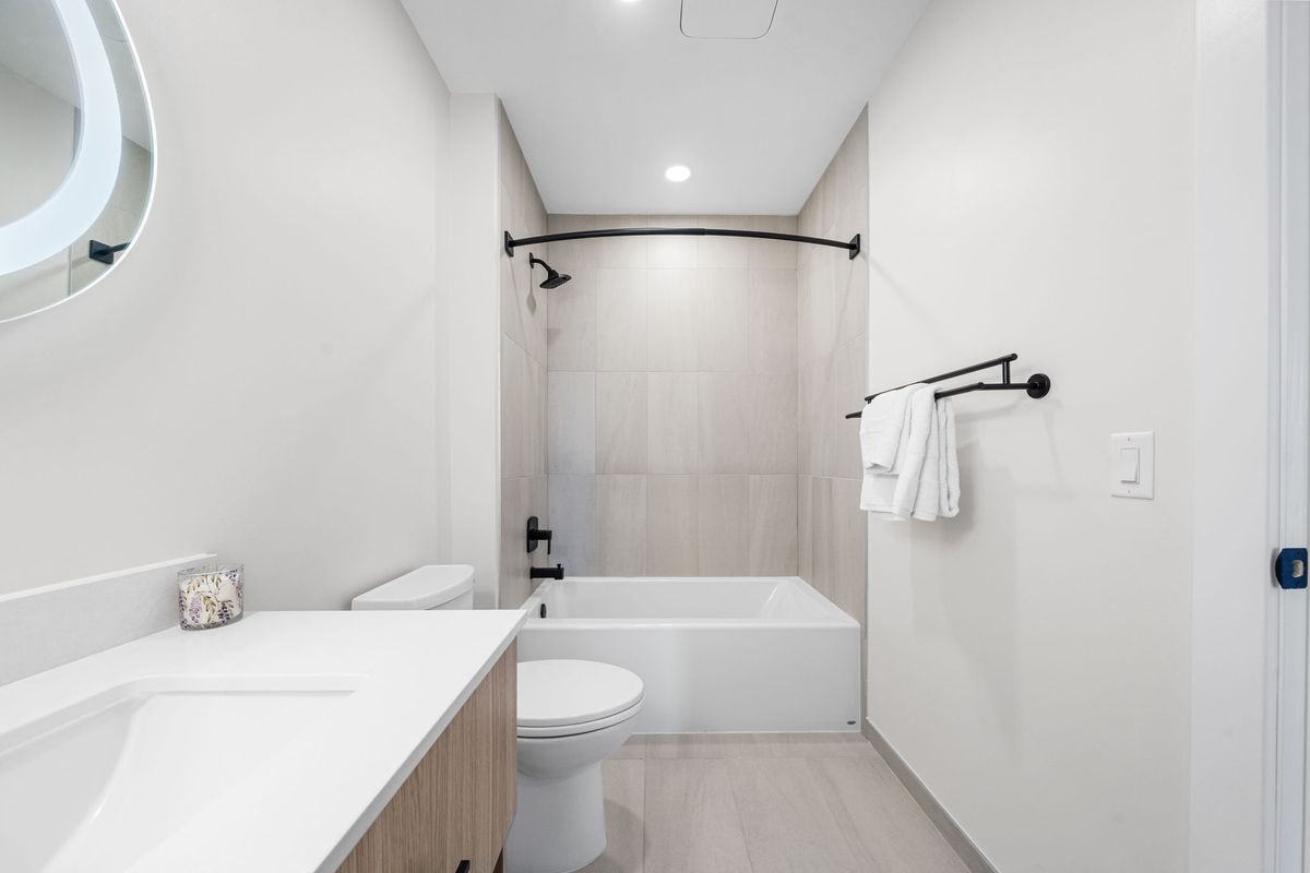 Building Photo - 255 W Falls Station Blvd