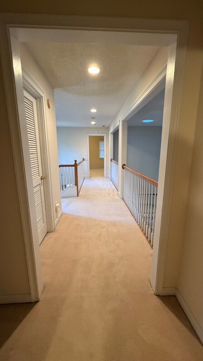 Building Photo - 80 Preswick Park Dr