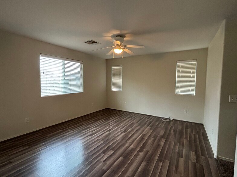 Building Photo - 989 Grand Cerritos Ave