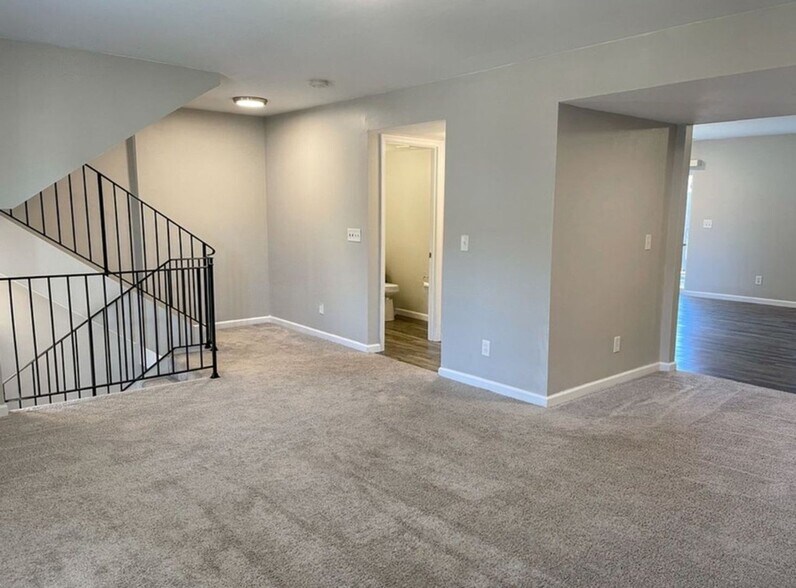 Building Photo - 325 Carmel Woods Dr