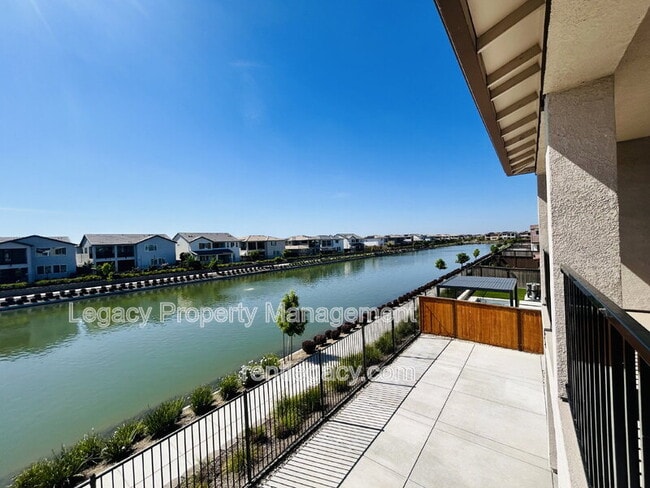 Building Photo - 4096 Azul Way